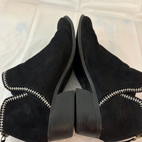 QUPID Women’s Black Fabric Booties SZ 7/7.5 Sliver White Stitching Back Zippers - Picture 3 of 10